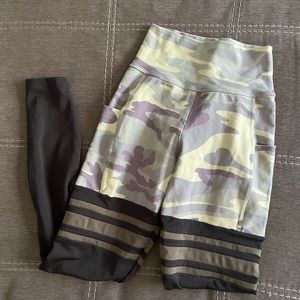 Bombshell leggings size XS